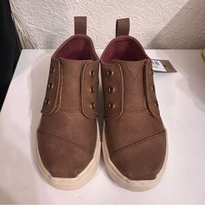 Toddler Toms Botas sneakers - NWT - Size 9